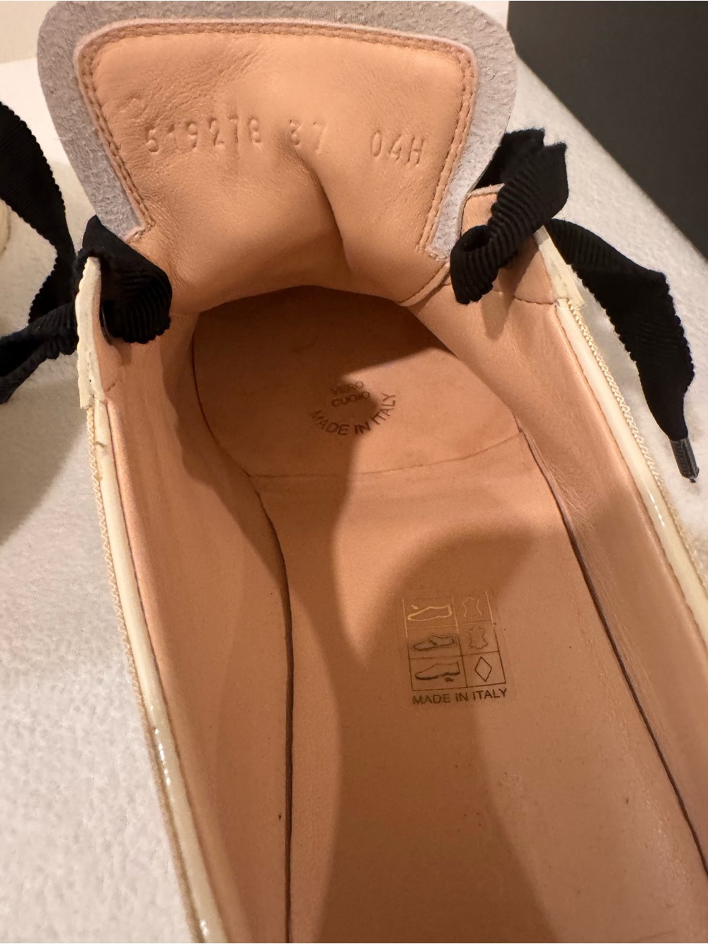 Gucci Women's Sneakers with Green and Red Accents - Picture 10 of 10